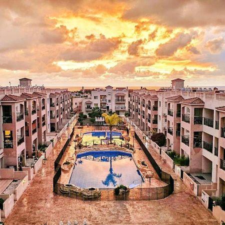 Royal-Seacrest Oasis, Pool-Side Lägenhet Paphos Exteriör bild