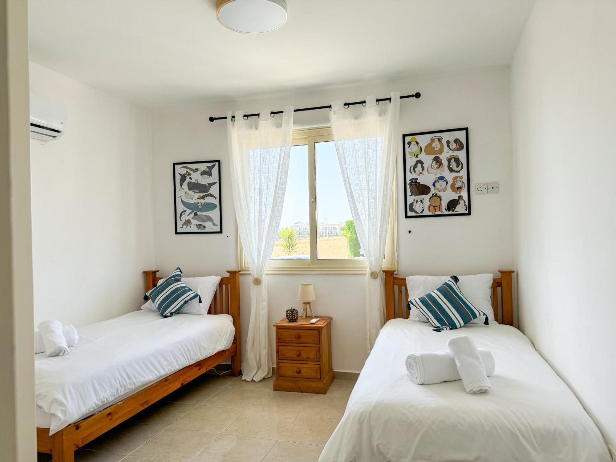 Royal-Seacrest Oasis, Pool-Side Lägenhet Paphos Exteriör bild