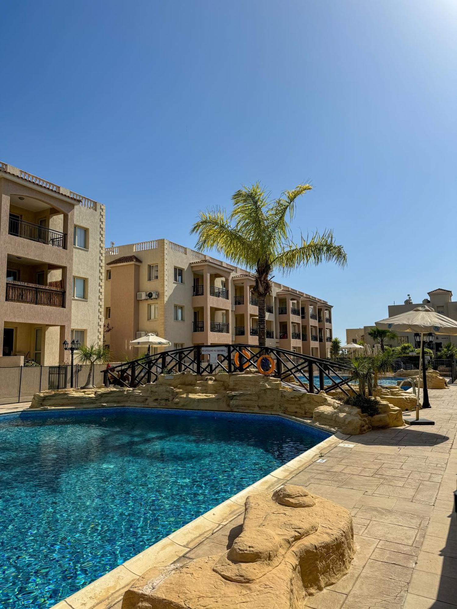 Royal-Seacrest Oasis, Pool-Side Lägenhet Paphos Exteriör bild